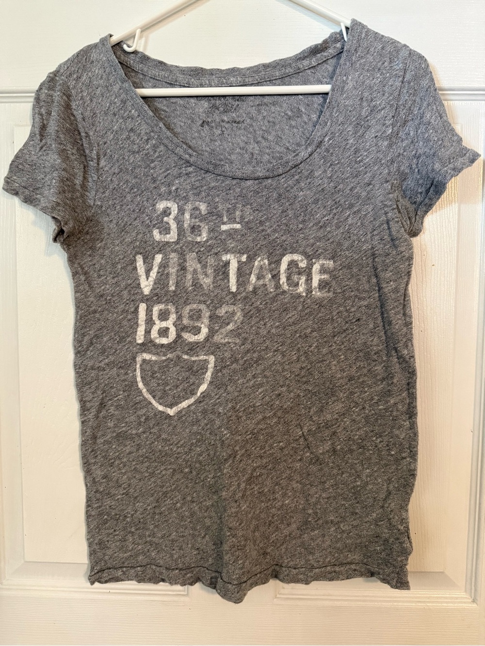 Abercrombie & Fitch Vintage Graphic Scoop Neck Women’s Tee - Gray Size Large